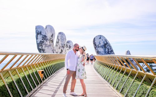 3 Hours Golden Bridge Photoshoot in Ba Na Hills