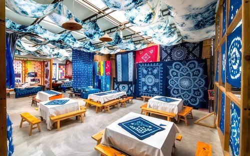 Excursão de um dia em grupo independente para Dali Erhai Shuanglang Xizhou Xiaoputuo Zhoucheng Village com experiência em tingimento amarrado