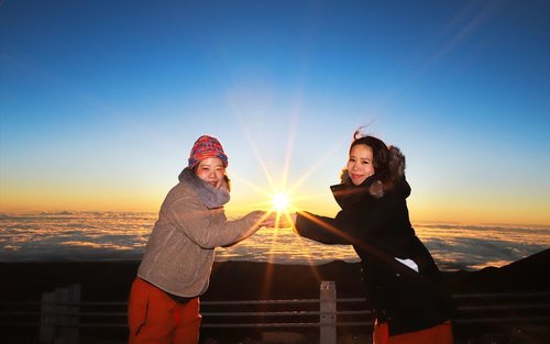 マウナケア山頂 日の出(サンライズ)と星空観測ツアー(ハワイ島・マサシネイチャースクール提供)