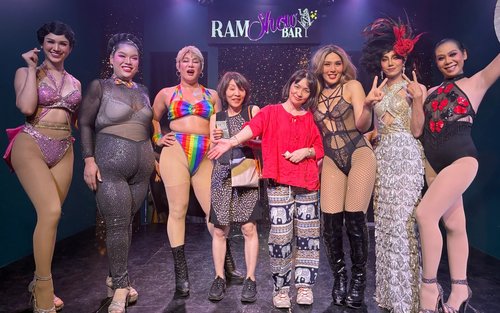 Chiang Mai: Ladyboy Cabaret – Stories, Dinner and Sparkle