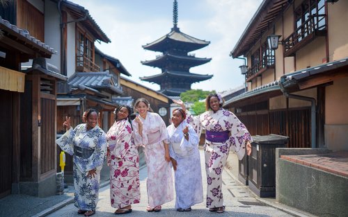 Kyoto Gion & Ninen Zaka Half-Day Kimono Photoshoot Tour