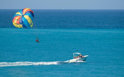 Parasailing Fly in the Red Sea Sky With Transfers - Hurghada