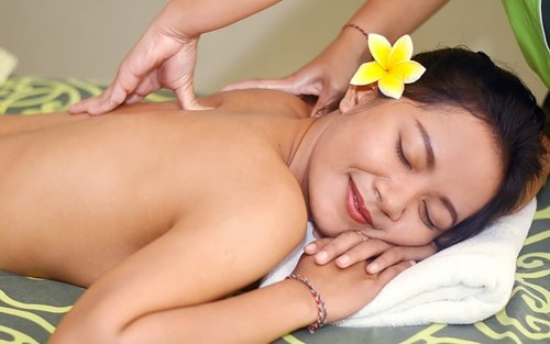 スミニャック・Lluvia Spa バリ式スパ体験