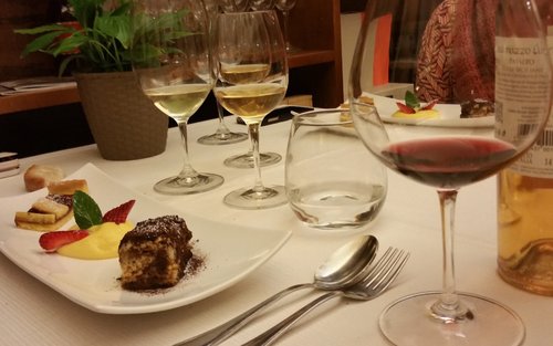 Cata de vinos y cena maridaje en Roma