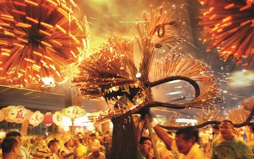 Hong Kong Tai Hang Fire Dragon Dance & Peak Tram Evening Tour with VIP Seating