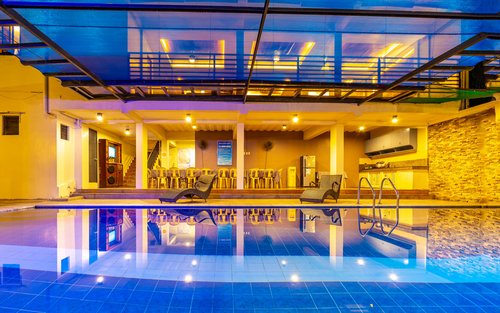 Summer Palace Hot Spring Resort sa Laguna