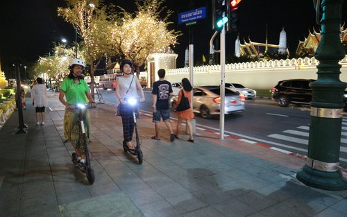 E-Scooter Night Tour with Local Street Food