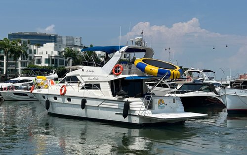 Private Yacht to Lazarus Island by Crazy Monkey