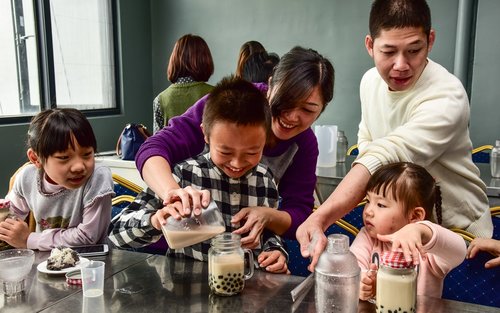 Esperienza pratica di bubble tea fai-da-te presso il Museo della cultura del bubble tea di Kil湾.