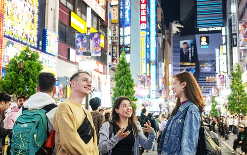 Tokyo: Shinjuku Historical Walking Tour & Secret Backstreets