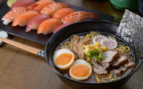 Sushi and Ramen Cooking Class with Sake Pairing Set in Tokyo