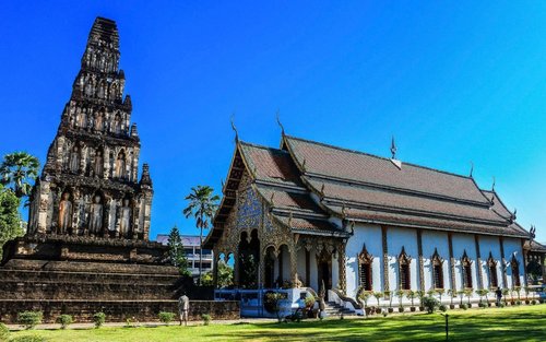 Lamphun & Lampang Full-Day Temple & Sightseeing Tour