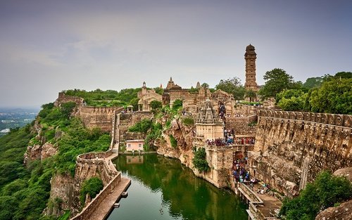 Eksplor Chittorgarh Fort dan Pushkar dengan Penurunan di Jaipur dari Udaipur 