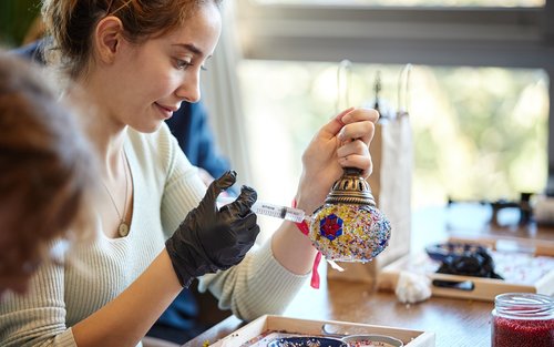 Hội thảo làm đèn khảm Thổ Nhĩ Kỳ truyền thống ở Istanbul