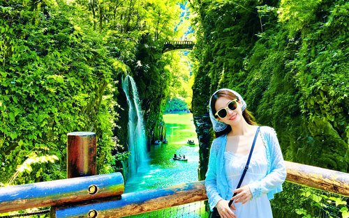 【Includes Japanese-style sweets & shuttle bus】Kamishikimi Kumanoimasu Shrine & Amano Iwato Shrine & Takachiho Gorge One-Day Tour (Departing from Fukuoka)