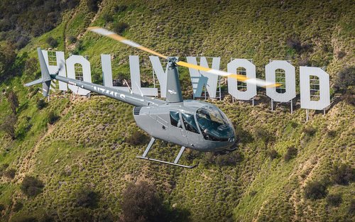 25minutový vyhlídkový let vrtulníkem nad nápisem Hollywood Sign a centrem Los Angeles