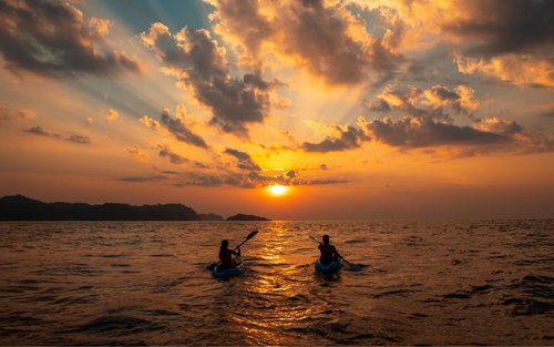 ทัวร์พายเรือคายัคครึ่งวันอ่าวท่าเลน กระบี่ และชมพระอาทิตย์ตก