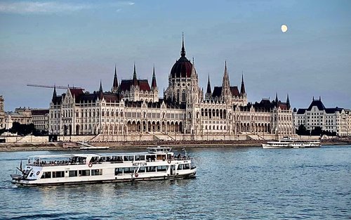 Danube River Cruise in Budapest with Welcome Drink