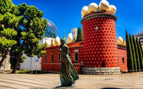 Trải nghiệm lịch sử cả ngày tại Bảo tàng Dali & Nhà thờ Girona
