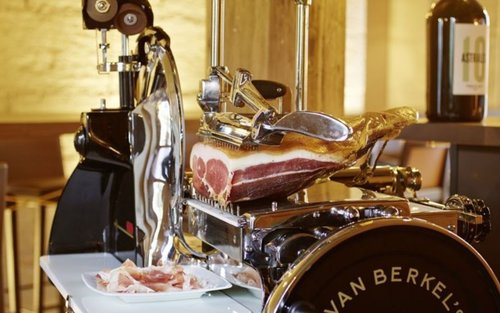 Food tasting experience in Bern