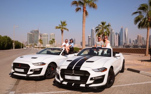 Dubaji városnézés kabrió Mustanggal vagy Camaróval