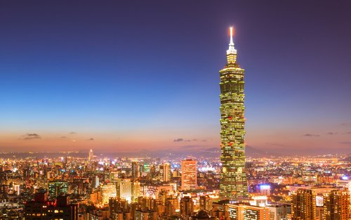 Taipei Night Tour: Taipei 101 & Chiang Kai-shek Memorial Hall & Longshan Temple & Ningxia Night Market