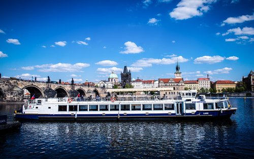 Du thuyền ăn trưa trên sông Vltava, Prague