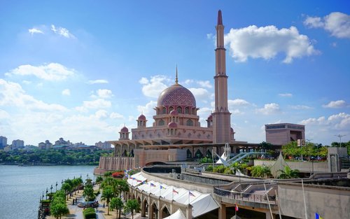 Galugarin ang Putrajaya Pink Mosque at Blue Mosque Shah Alam