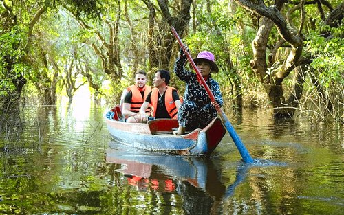 Siem Reap Kampong Phluk Half-Day Guided Boat Tour