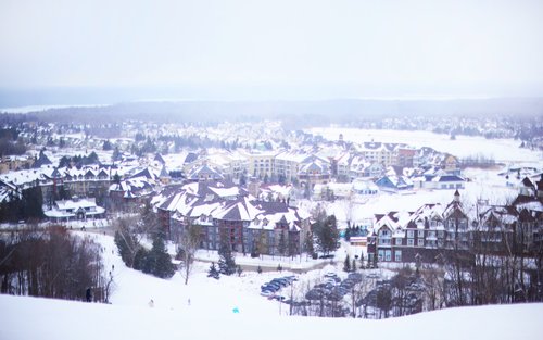 Blue Mountain Village Transport with Ski and Snowboard Day Trip