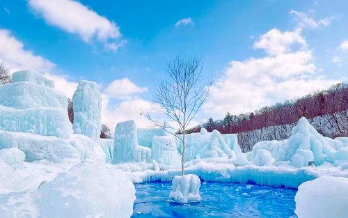 Shikotsu Lake Ice Falls Festival, Lake Toya, Noboribetsu Jigokudani (Hell Valley), and Snow World Toya Day Trip