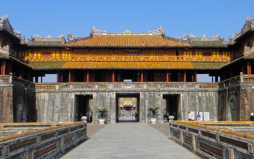 Lang Co Bay & Hue City Full Day Tour 