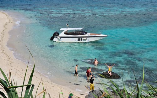 Snorkeling & Sea Turtles's Conservation Tour on Bay Canh Island