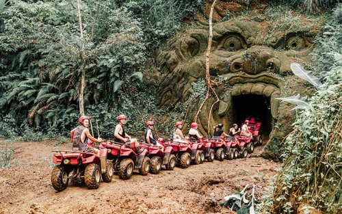 ウブド トンネル・稲田・ぬかるみ 日帰りATVツアー（ウブド）