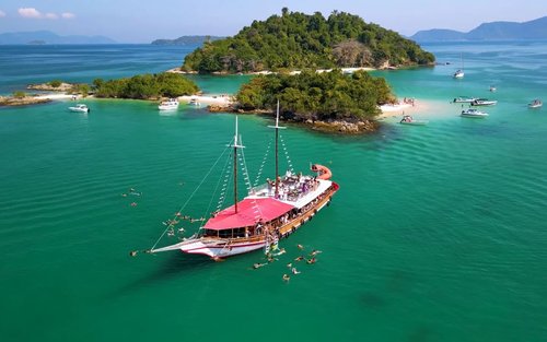 Angra dos Reis Full-Day Boat Tour with Ilha Grande