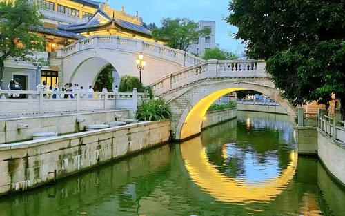 Yongqing Fang & Dafo Temple Half-Day Private Photography Tour