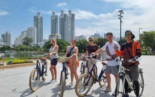 Bangkok Khlong Toey Market Half-Day Small Group Bike Tour