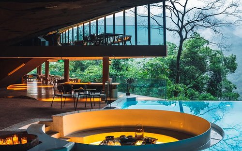 [Private Customized Tour] Guizhou Cave Mountain Luxury 5-Day Tour (Cave Wild Luxury Craftsman Luyalu Ancient Hotel + Guanshan Lake Zhenpo Hotel + Wujiang Village Miao King + Zhijin Cave + Pingyuan Ancient City + Chishui Danxia Waterfall)