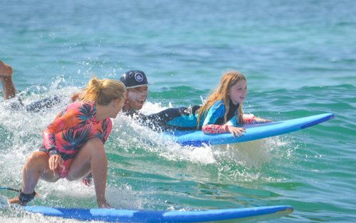 Уроки серфинга в Серритос