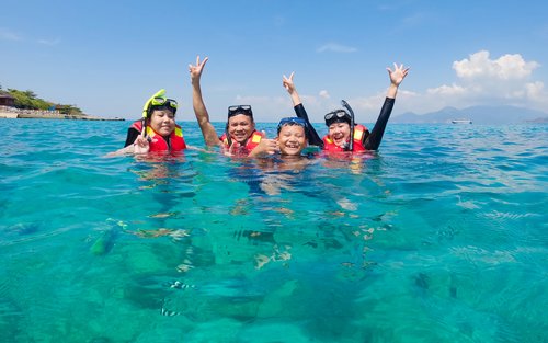 Fantastic Snorkeling Tour with Seafood BBQ, Mini Beach & Mun Island