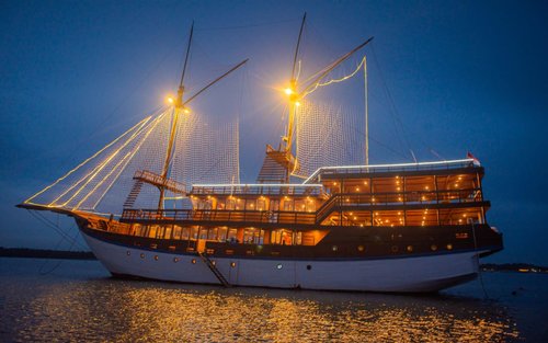 帆船晚宴巡游（Phinisi Cruise）