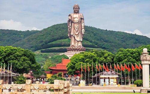 Private Day Tour from Shanghai to Lingshan Buddha & Yuantouzhu & Taihu Lake, Wuxi