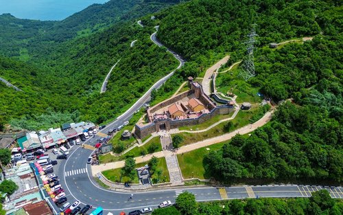 Da Nang Hai Van Pass & Suoi Luong Park Full-Day Tour with Banh Beo Cooking