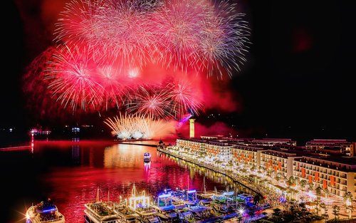 Dining Experience with Fireworks & 3D Mapping Sun Bavaria Ha Long