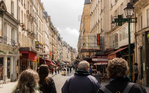 Les Halles and Montorgueil Food Tour with Wine Tasting in Paris