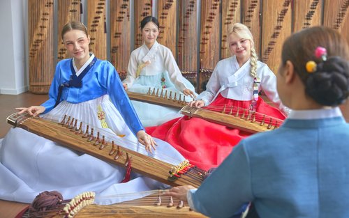  Real K-Vibes:Hanbok + Gayageum Class you'll Never Forget