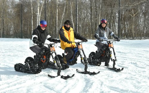 Paglalaro sa Niyebe sa Hokkaido at Pananghalian sa Chitose North Snow Land