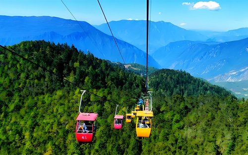 Lijiang Private Small Group 1-Day Tour: Jade Dragon Snow Mountain, Spruce Meadow, Yak Meadow Cableway, Baisha Old Town