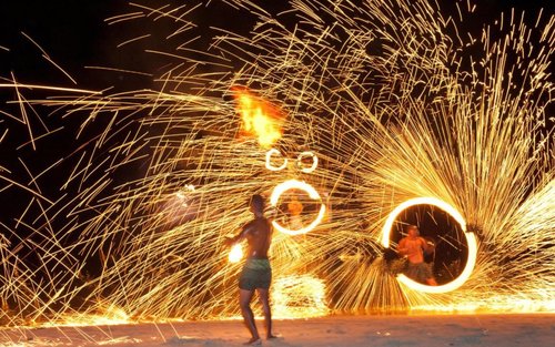 ロビンソンクルーソー夕暮れクルーズ 夕食・ショー鑑賞付き日帰りツアー（フィジー）