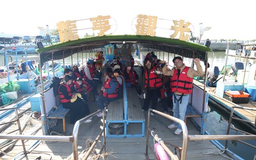 Tainan: Sightseeing Cruise, Grilled Oysters, and Ecological Tour - Long Heng Tourism - Reservation Required by Phone